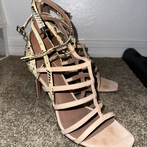 BCBGMAXAZRIA Ilsa Snake Embossed Caged Sandals Size 9 - Picture 4 of 4